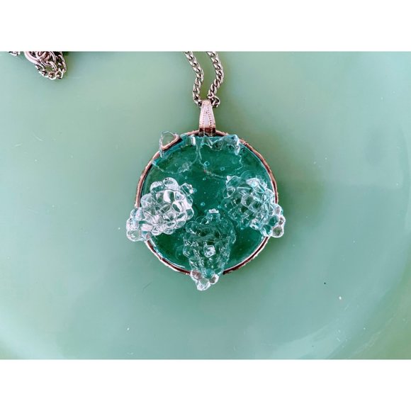 Vintage Blue Lucite Molded Grapes Pendant Necklace - Picture 6 of 10